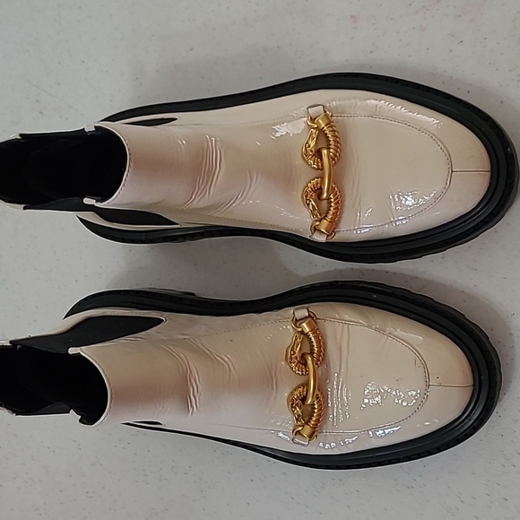 Tory Burch cream Jessa Lug Sole Ankle Boot size 8.5 - Picture 3 of 11